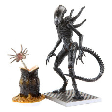 Фигурка Aliens Xenomorph Lurker на подставке 16см